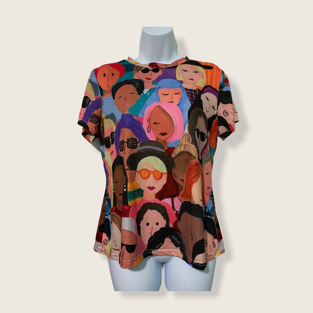Women’s “Many faces” design t-shirt size xl